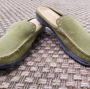 Minnetonka Suede Slides SZ 9